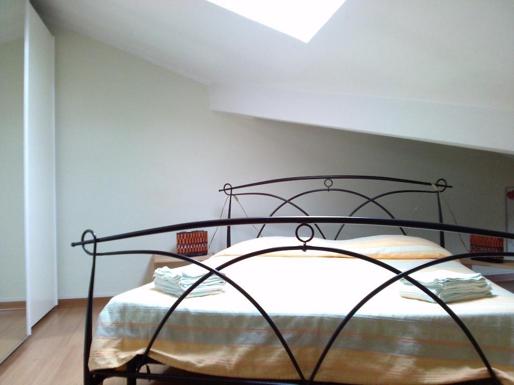 Mansarda Raggio Di Sole Bed & Breakfast เวโรนา ห้อง รูปภาพ